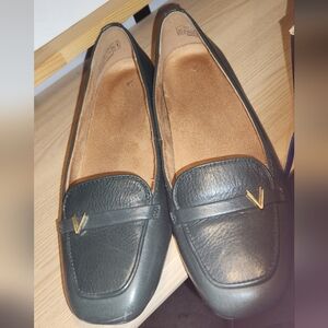 GUC Vionic Hayes Green Leather Loafers with Gold Accent V - Women's Shoes 6.5